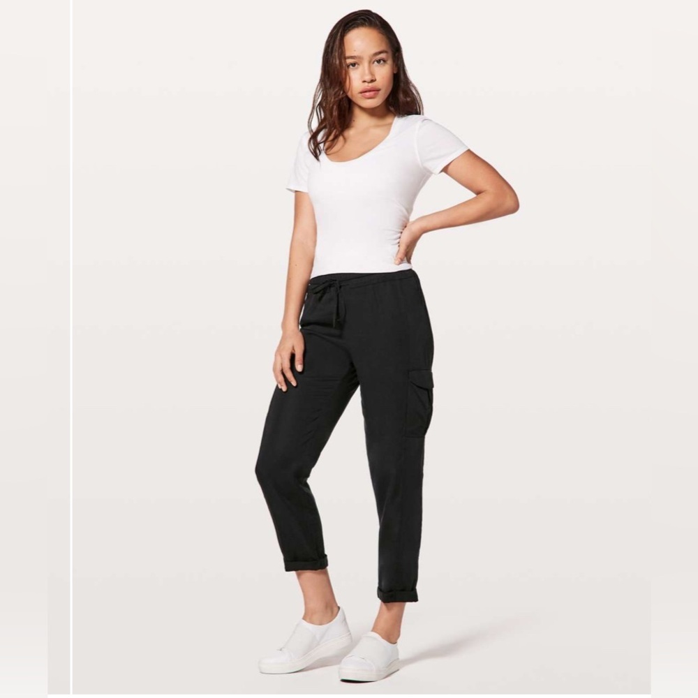 Lululemon Cargo Black Move Lightly Pant *25" Women’s Size 6